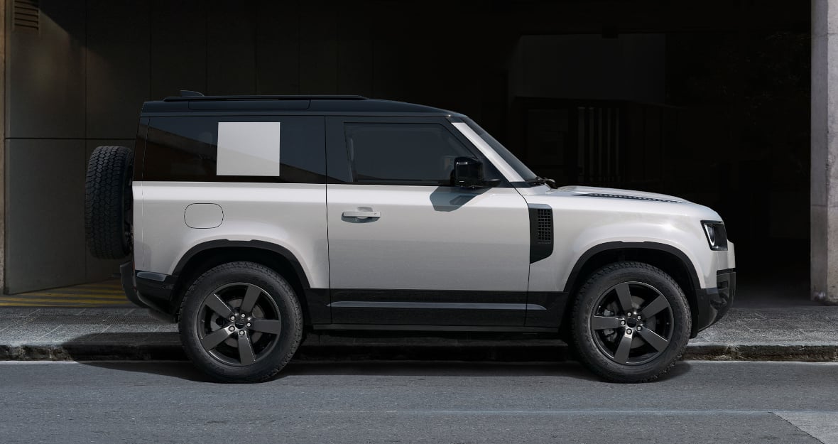 Land Rover Defender 90 in Lebanon